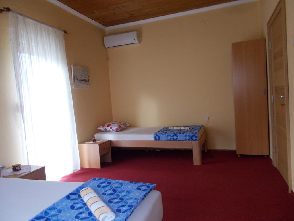 Guesthouse Feel Lake ヴィルパザル エクステリア 写真
